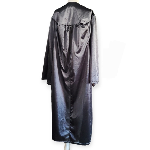 6'0" to 6'2" Oak Hall Horizon Black Graduation Gown - Picture 2 of 5